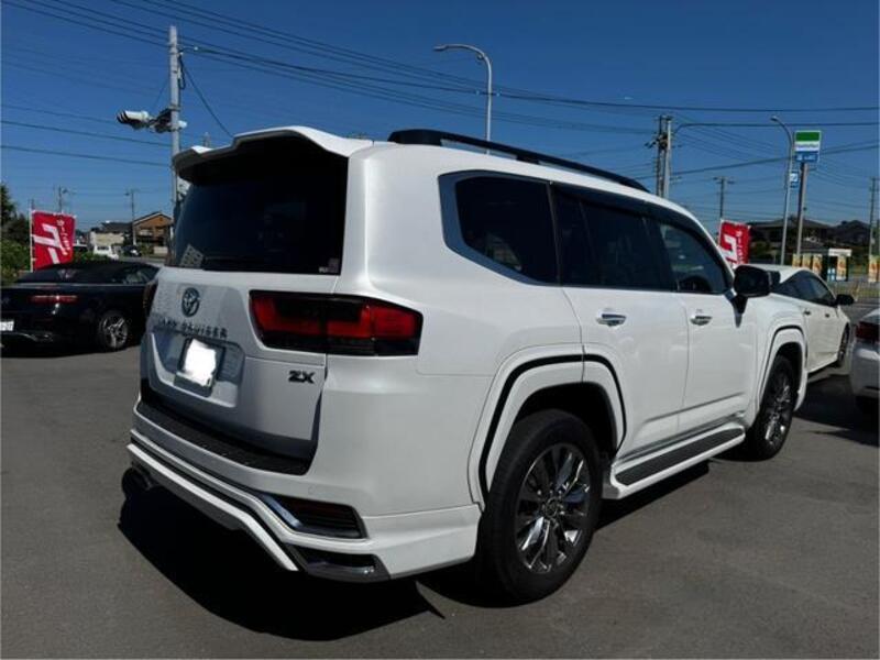LAND CRUISER
