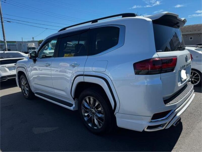 LAND CRUISER