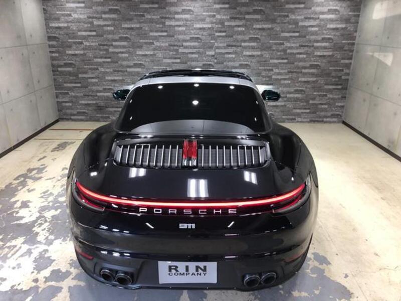 911
