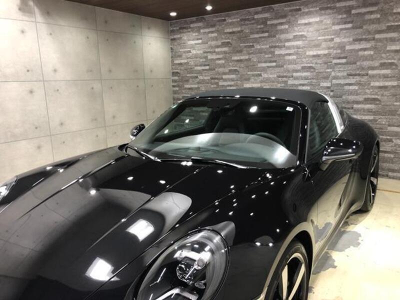 911