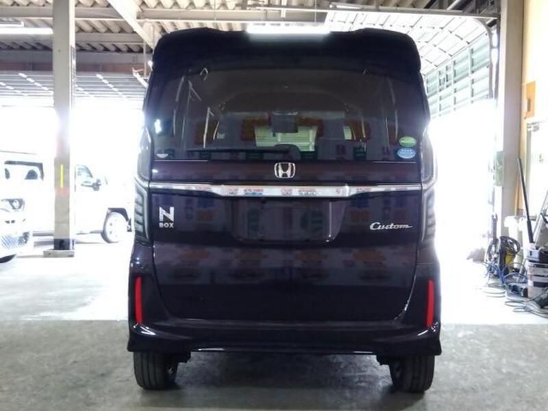 N BOX CUSTOM