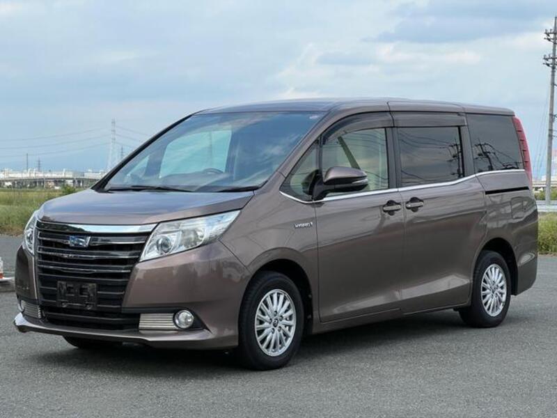 TOYOTA NOAH