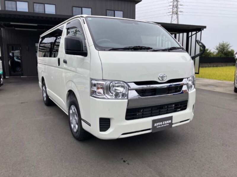 TOYOTA HIACE