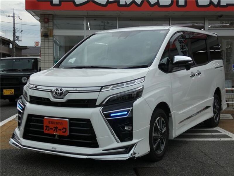 TOYOTA VOXY