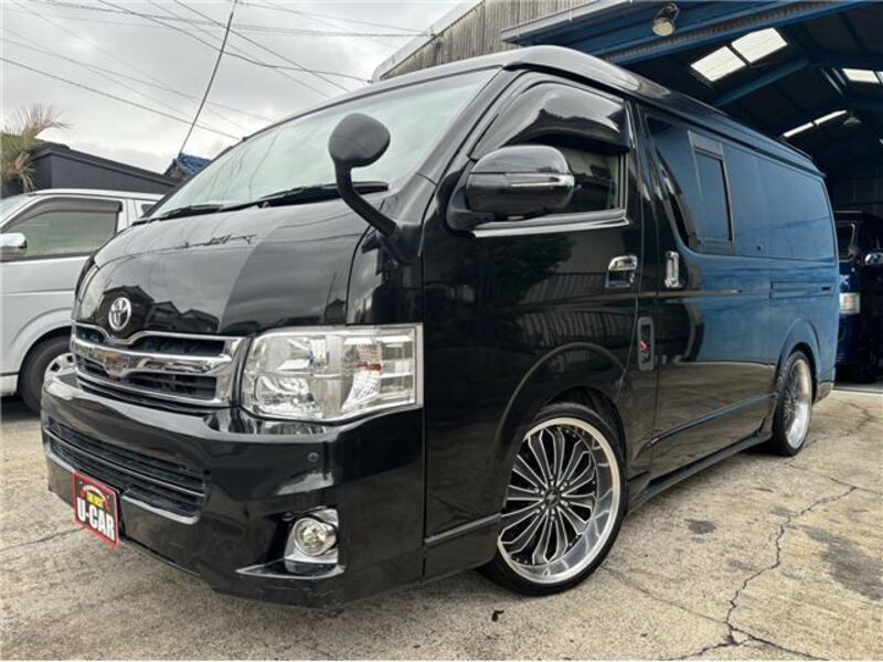 TOYOTA HIACE VAN