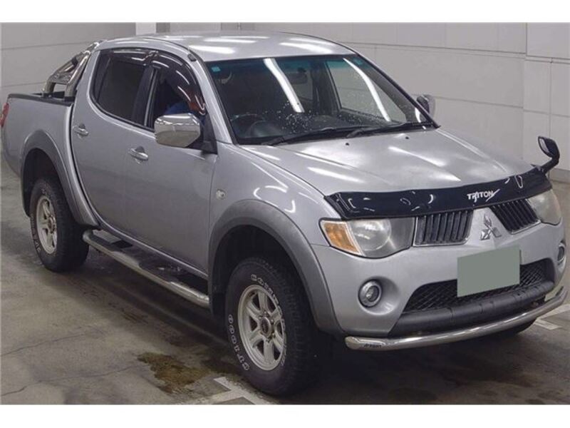 MITSUBISHI TRITON