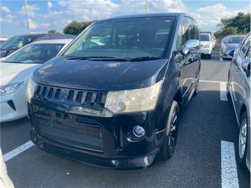MITSUBISHI DELICA D5