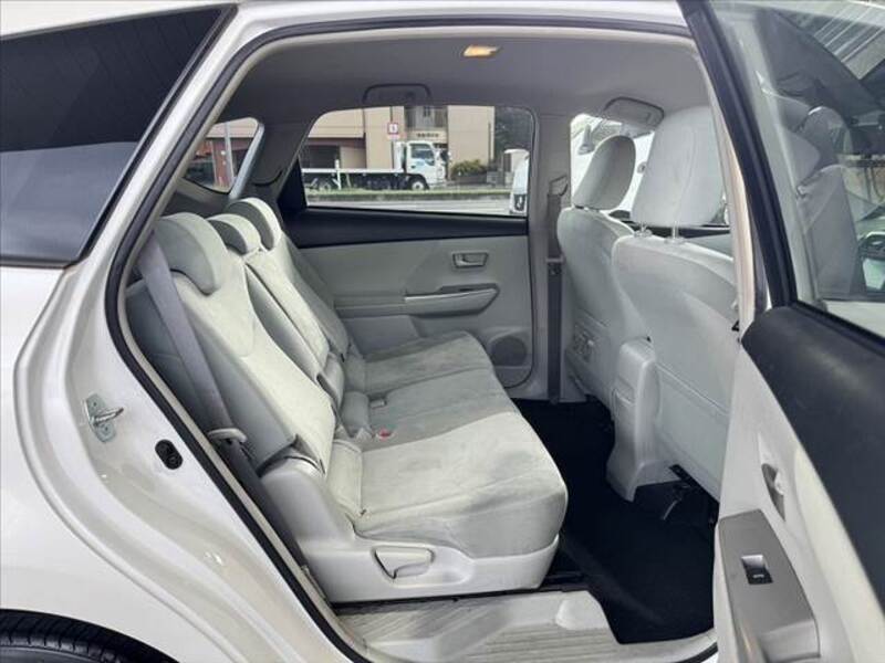 PRIUS ALPHA
