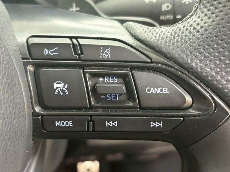 YARIS CROSS