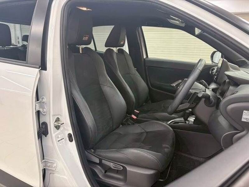 YARIS CROSS
