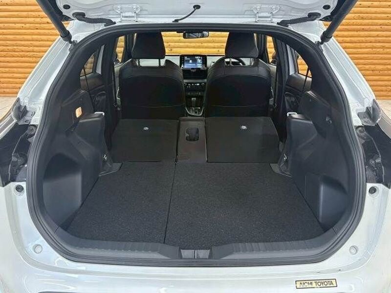 YARIS CROSS