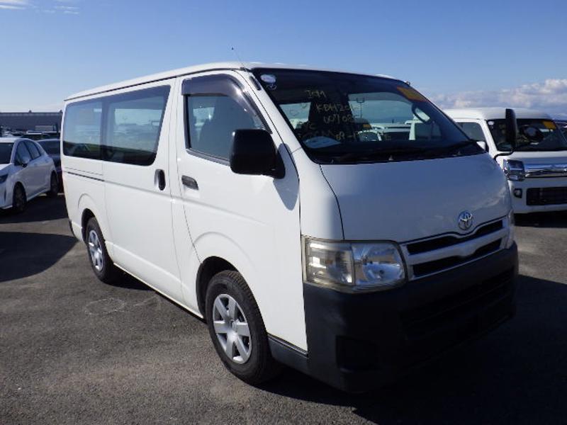TOYOTA HIACE