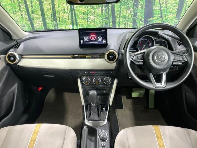 MAZDA2