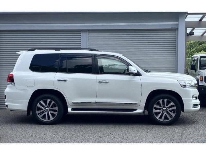LAND CRUISER