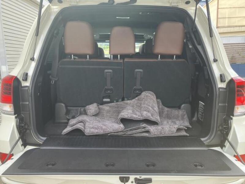 LAND CRUISER