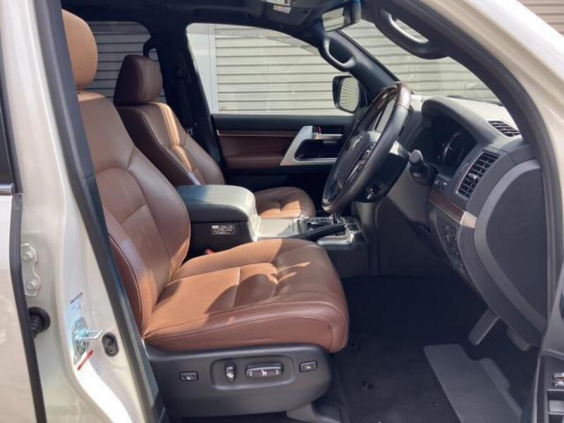 LAND CRUISER