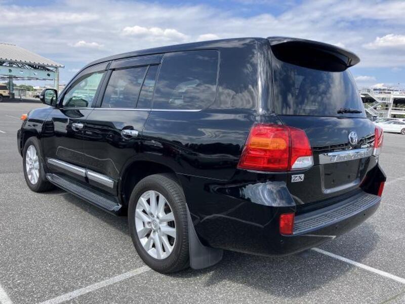 LAND CRUISER