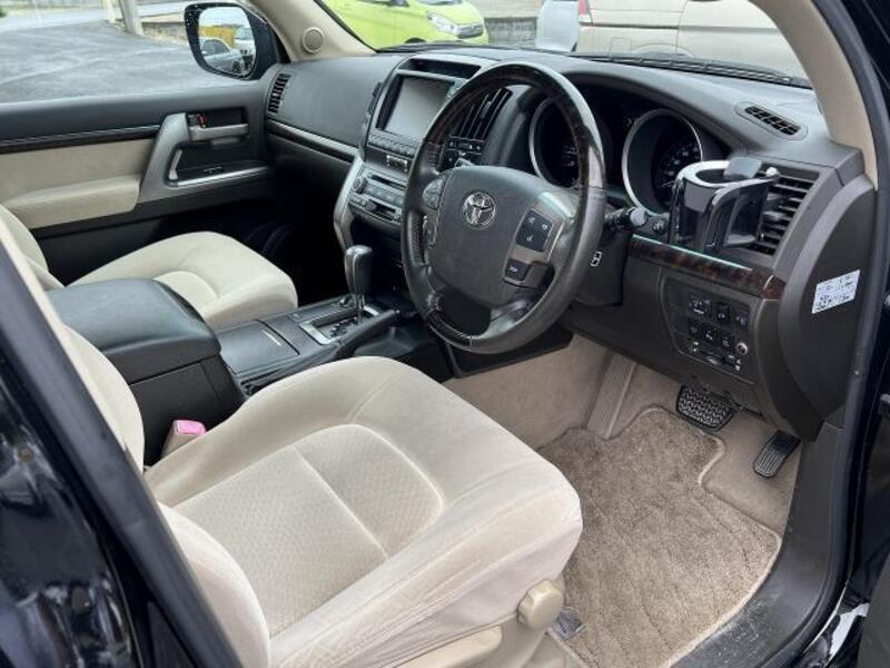 LAND CRUISER