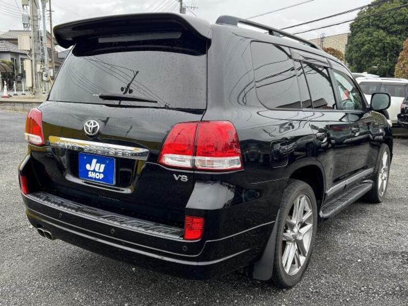 LAND CRUISER