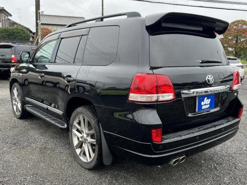 LAND CRUISER