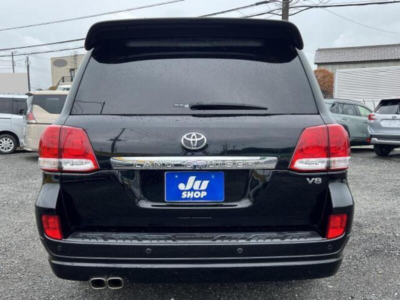 LAND CRUISER