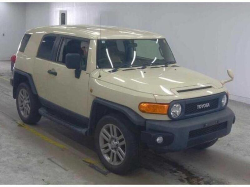TOYOTA FJ CRUISER