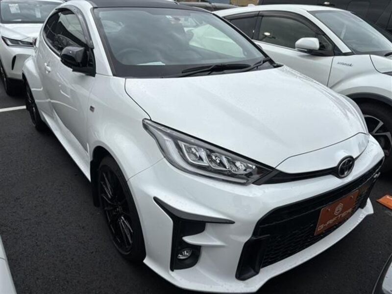 GR YARIS-0