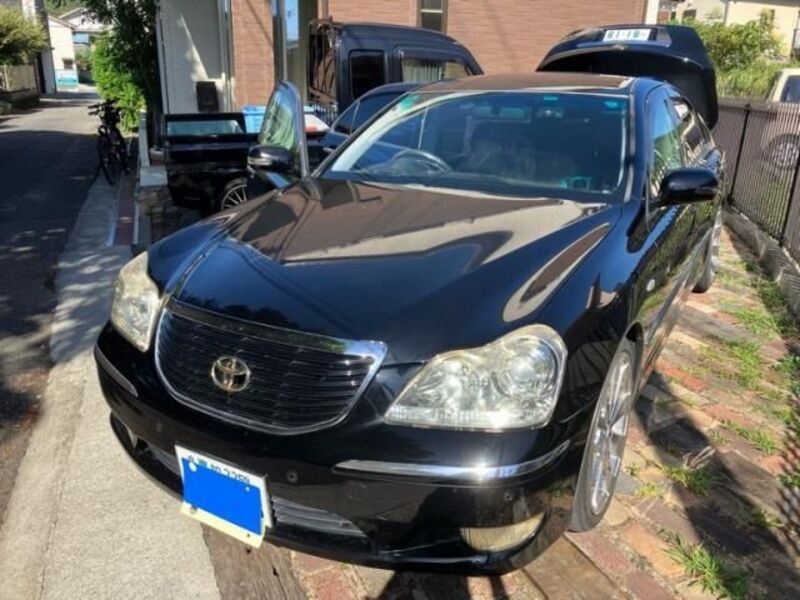 TOYOTA CROWN MAJESTA