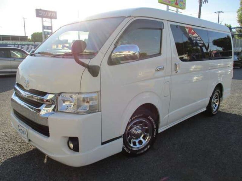 TOYOTA HIACE