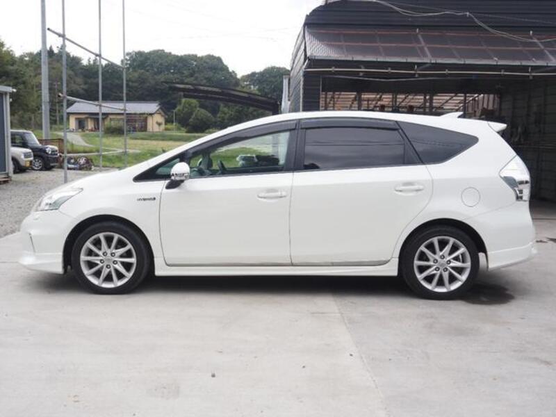 PRIUS ALPHA