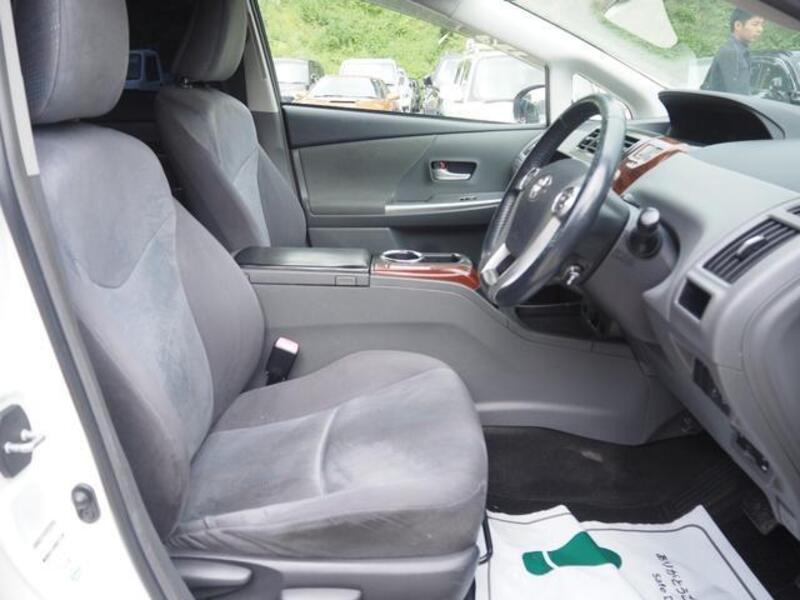PRIUS ALPHA