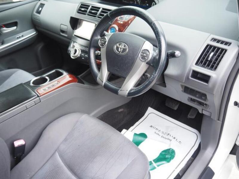 PRIUS ALPHA