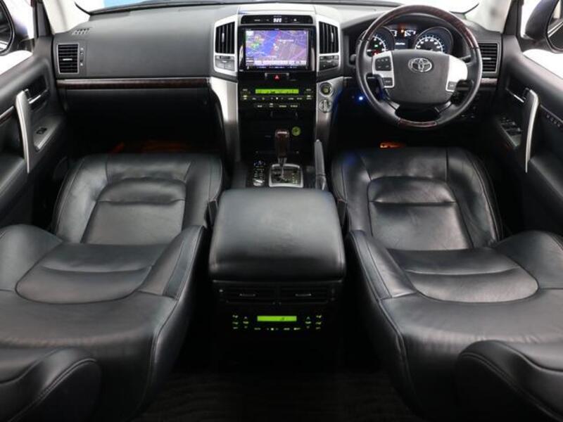LAND CRUISER
