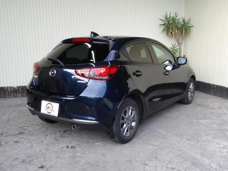 MAZDA2