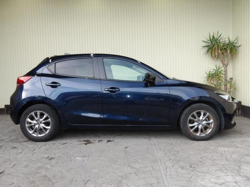 MAZDA2
