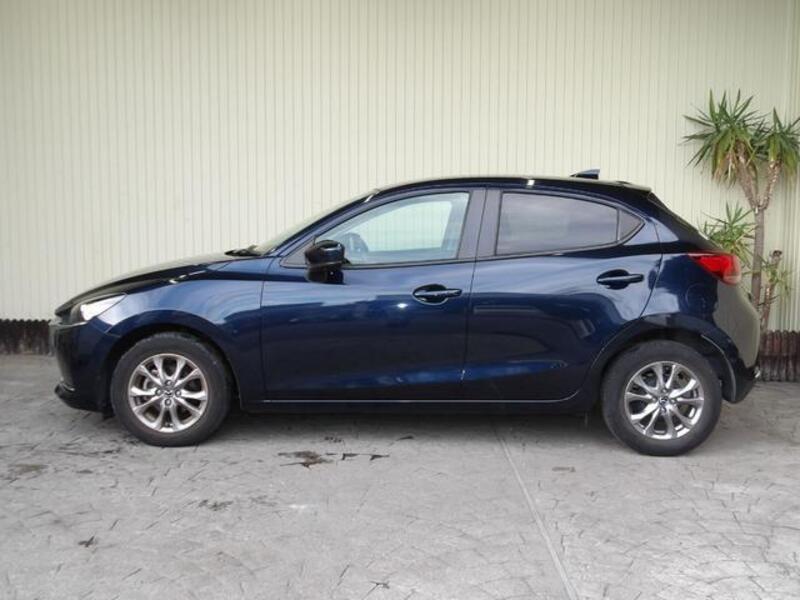 MAZDA2
