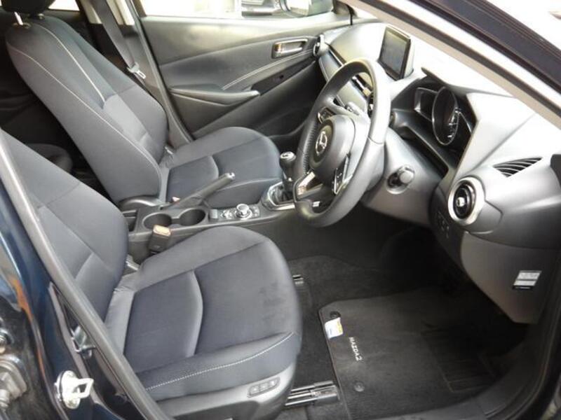 MAZDA2