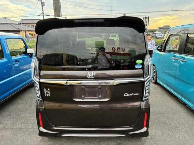 N BOX CUSTOM