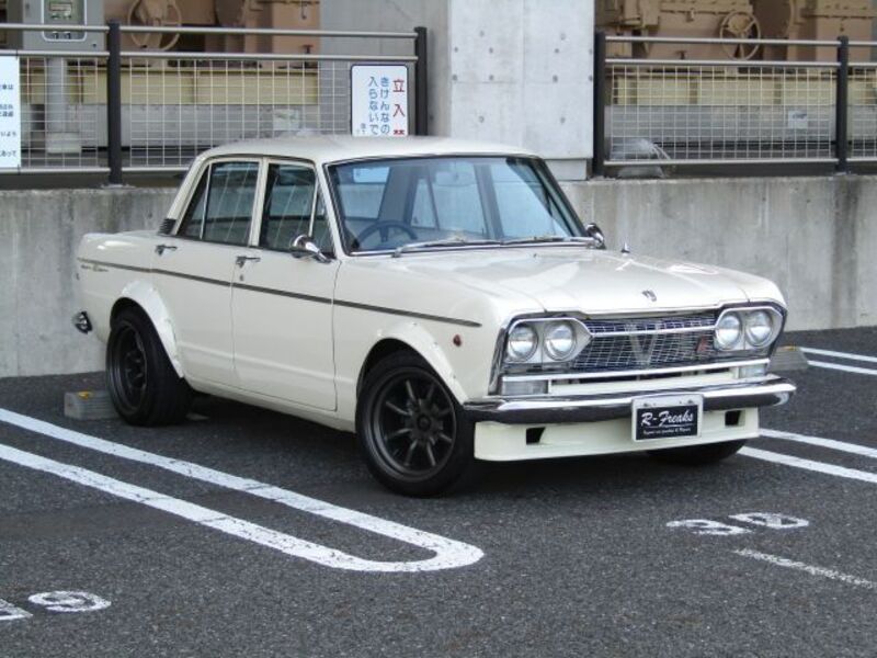 NISSAN SKYLINE