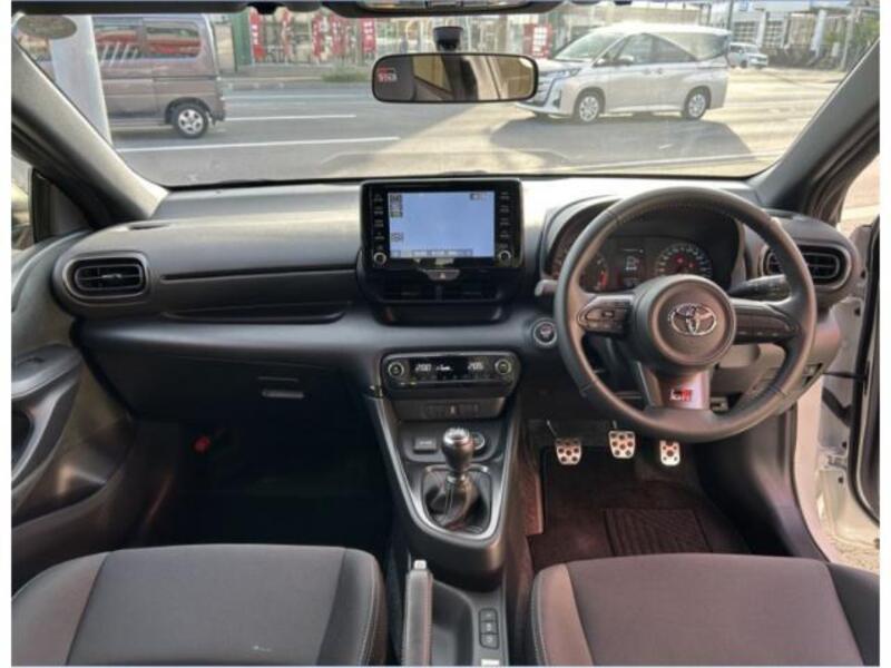 GR YARIS