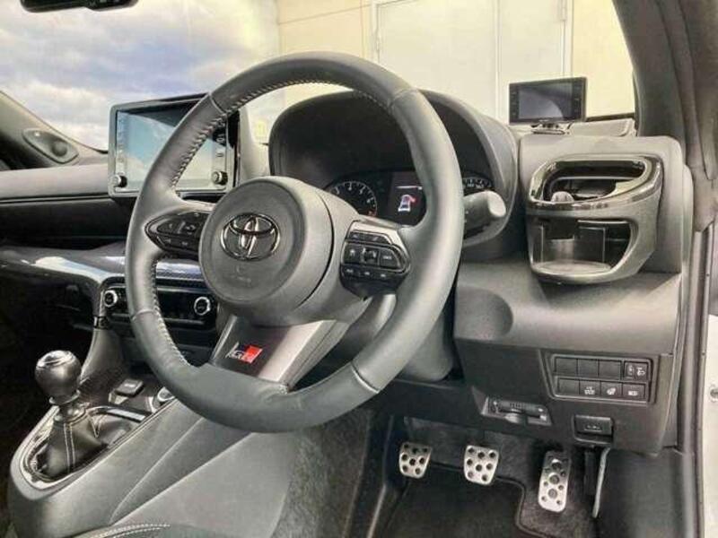 GR YARIS