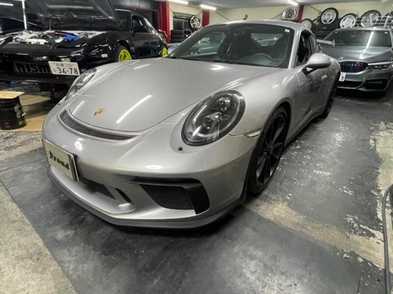 911