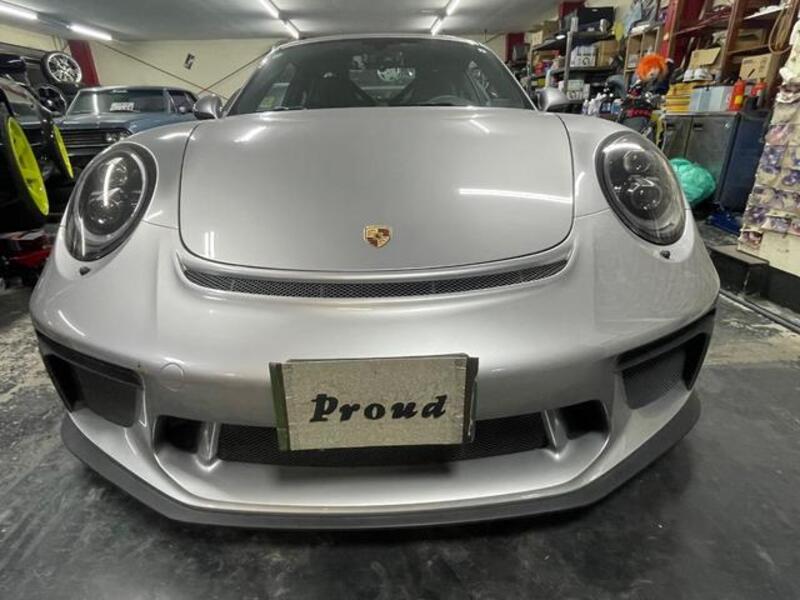 911