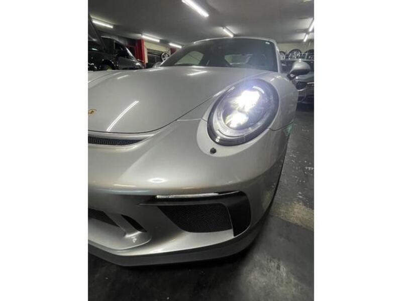 911