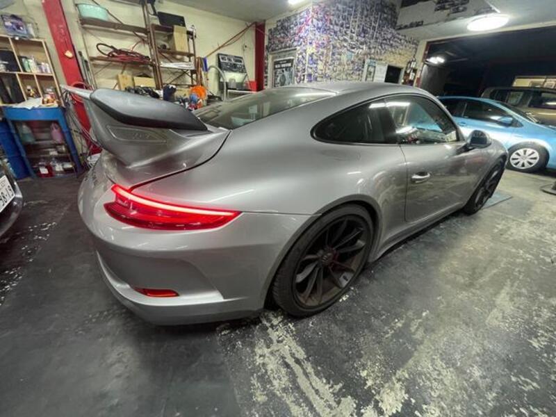 911