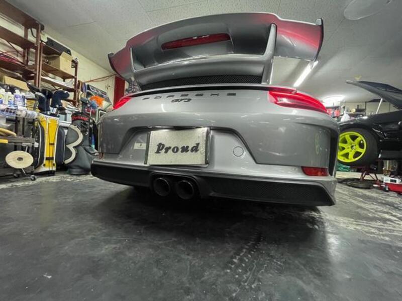 911