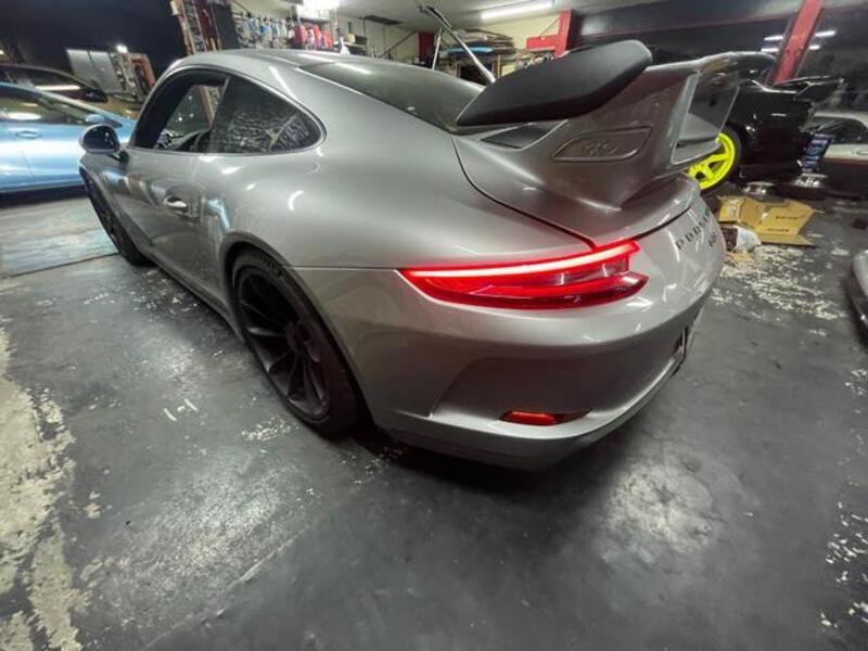 911