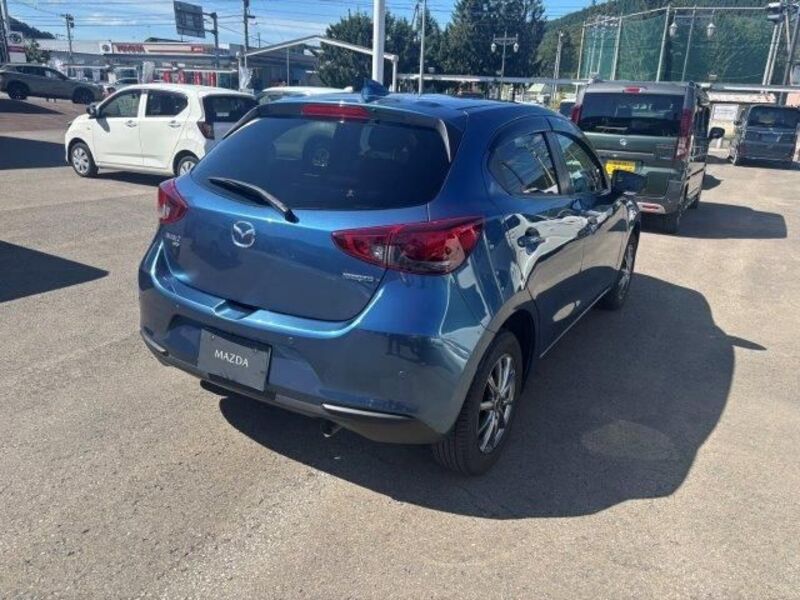 MAZDA2