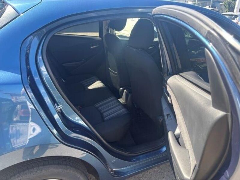 MAZDA2
