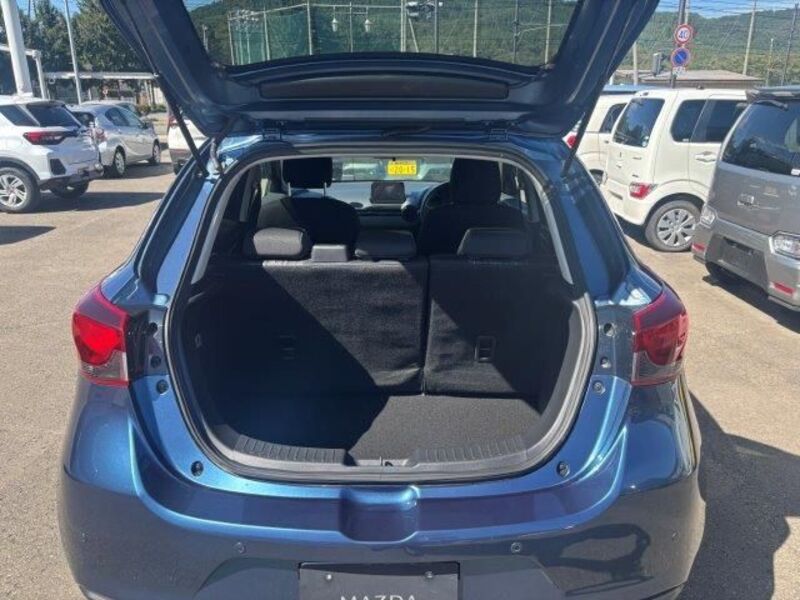 MAZDA2